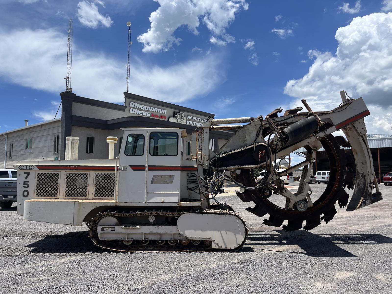 ./imagenes/INVOICE/2019/15976/CAPITOL TRENCHER CTC750 (5).JPG